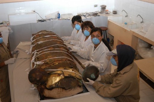Elegant in Life, Ambiguous in Death: A High-Status Mummy from Northern Coastal Peru