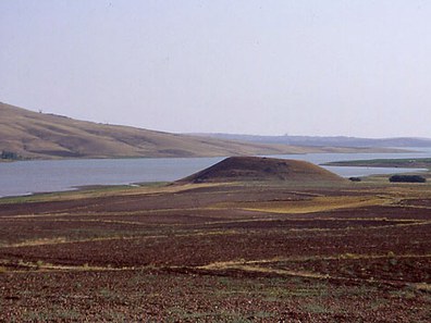 Fig. 2: View of the site near Gellingüllü Lake.