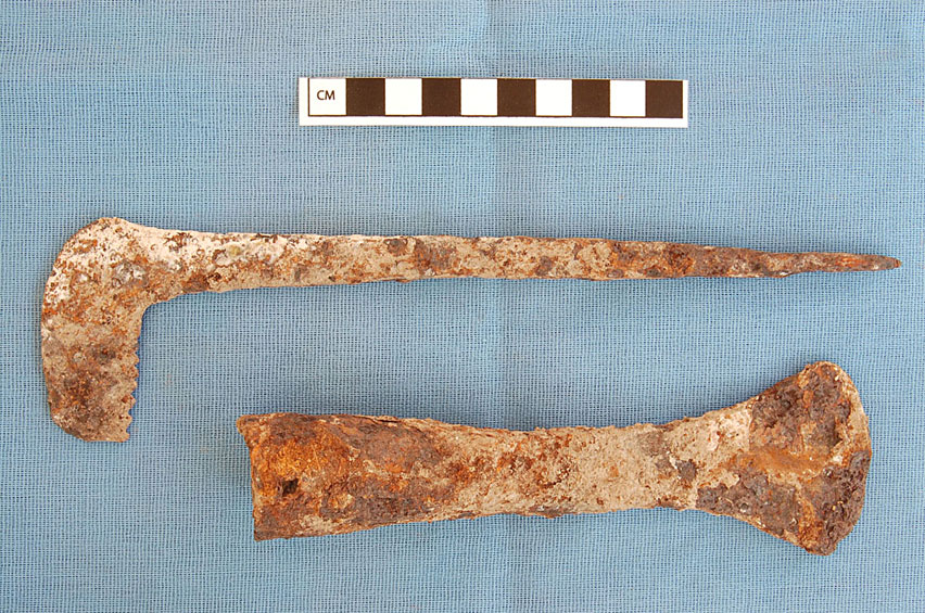 Fig. 4c: Metal implements found in kitchen area (Steadman 2008–2009)