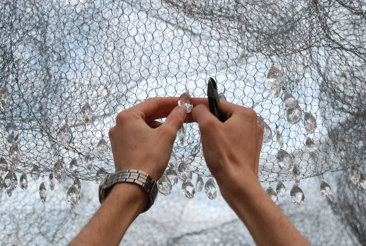 A volunteer attaching the crystals to the wire mesh. Photo by S. Jerrom