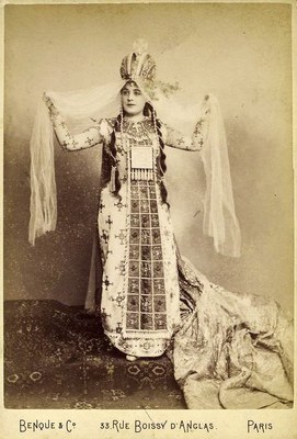 Sybil Sanderson as Esclarmonde, 1889
