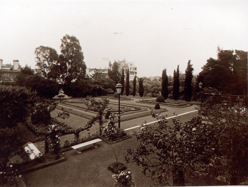 Bosch Palace, Paterre Garden, ca. 1930. Archives, AR.DP.BL.010, Dumbarton Oaks Research Library and Collection.