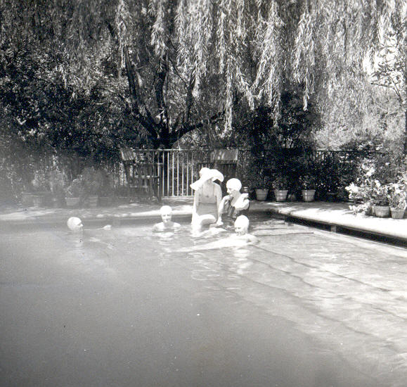 Mildred Bliss and Friend at the Dumbarton Oaks Swimming Pool. AR.PH.Misc.030