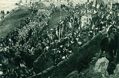 Scouts patrols in Cerro San Cristóbal. In “Monumento al Scout,” “Revista Zig-Zag” Vol.19:953 (26 May 1923.)