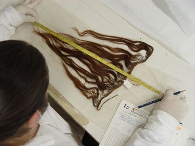 Ana Murga measures the length of a human hair headdress element.