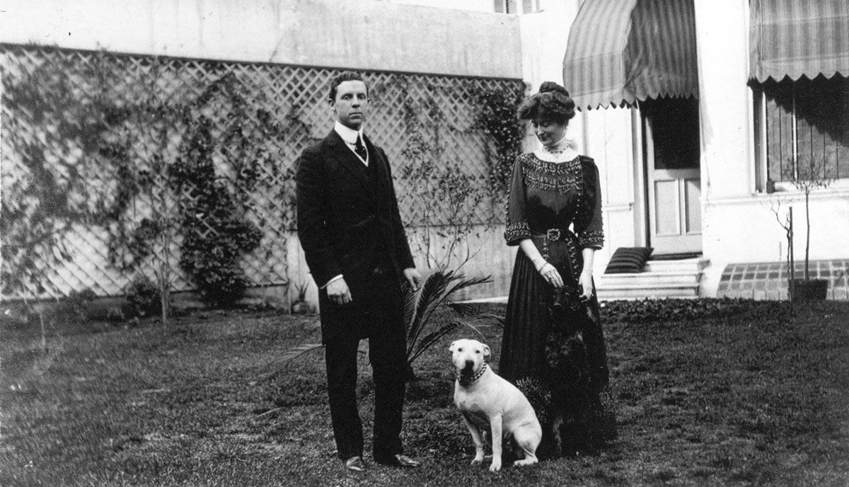 Mildred and Robert Woods Bliss and their dogs in Buenos Aires, ca. 1910–12. Bliss Papers, HUGFP 76.74, box 6, Harvard University Archives.