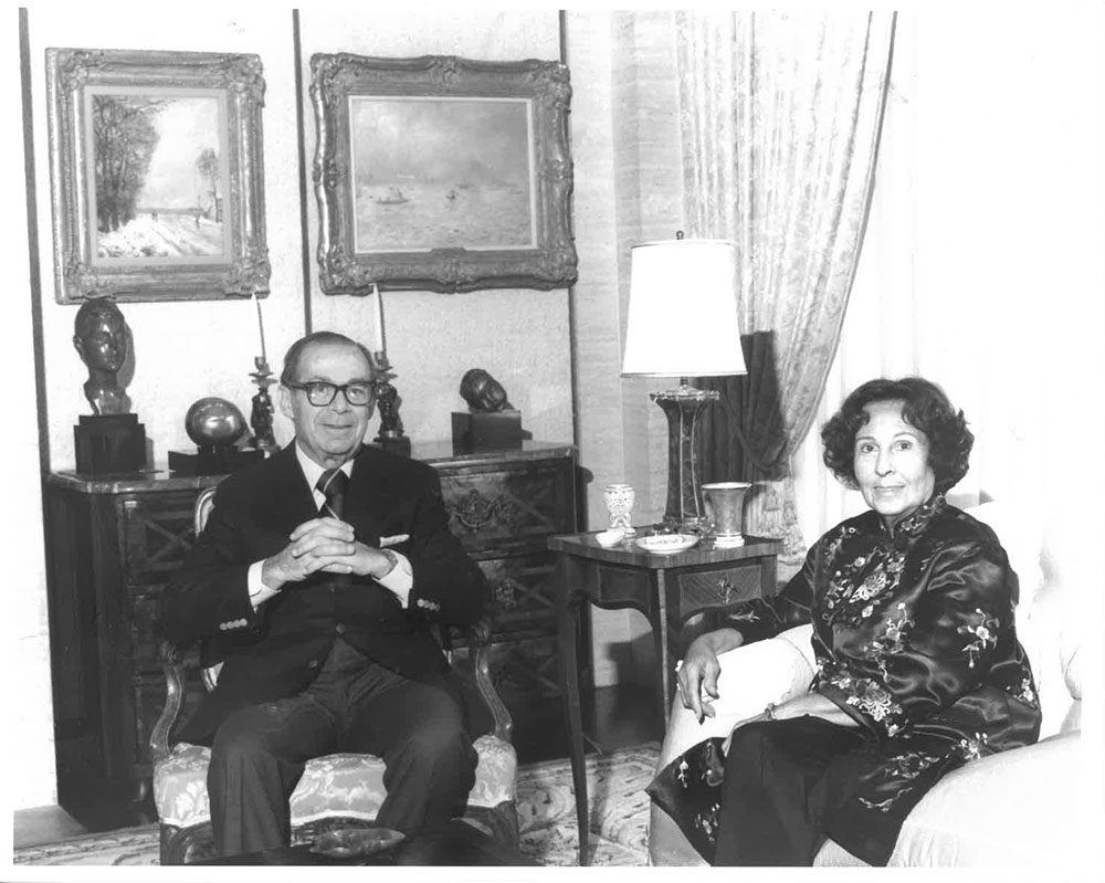David and Carmen Kreeger in the salon of their home. Photograph courtesy of the Kreeger Museum.