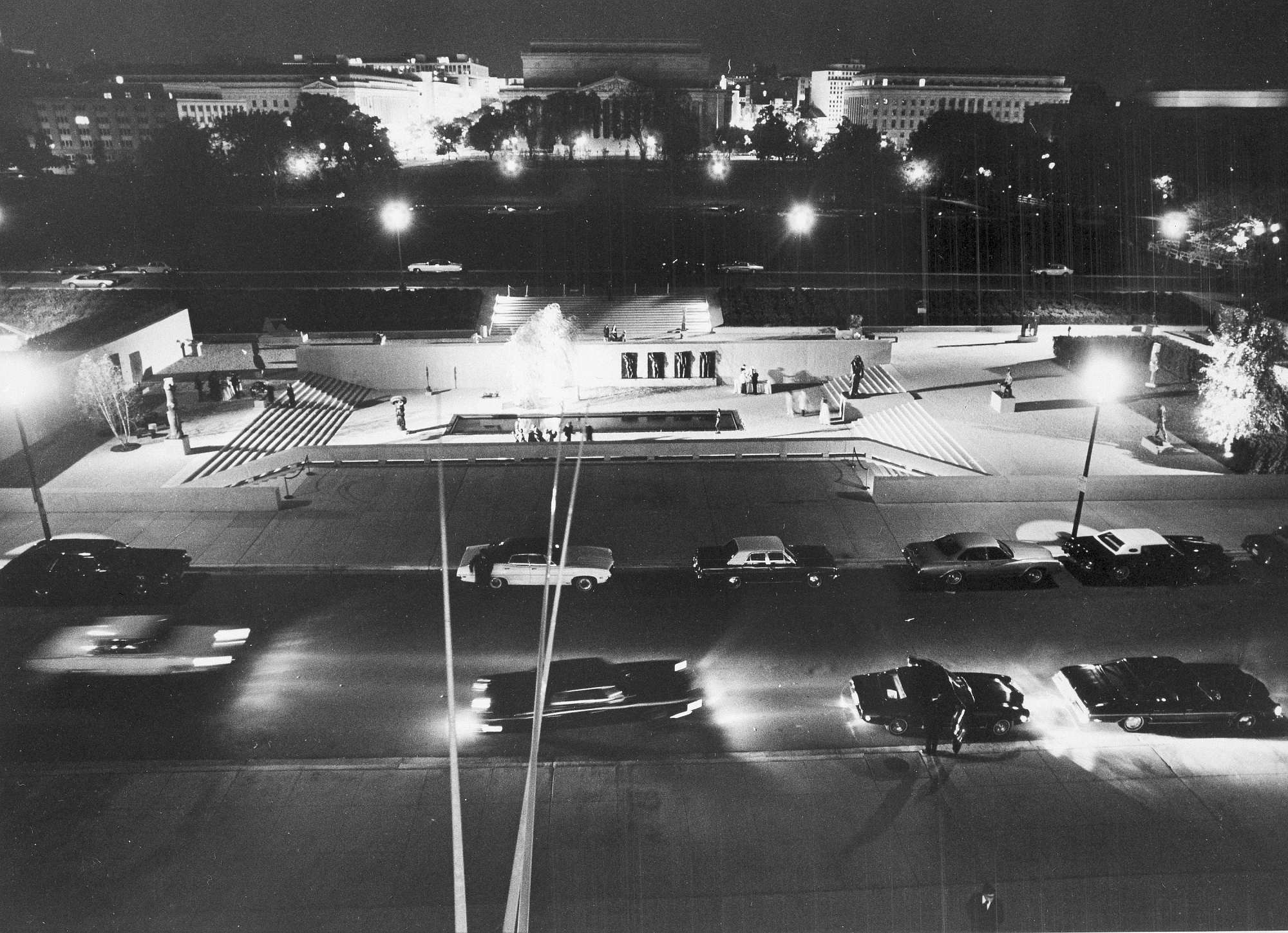 Hirshhorn Museum on Opening Night, October 4, 1974. Historic Images of the Smithsonian, Smithsonian Institution Archives, Image #94-2860.