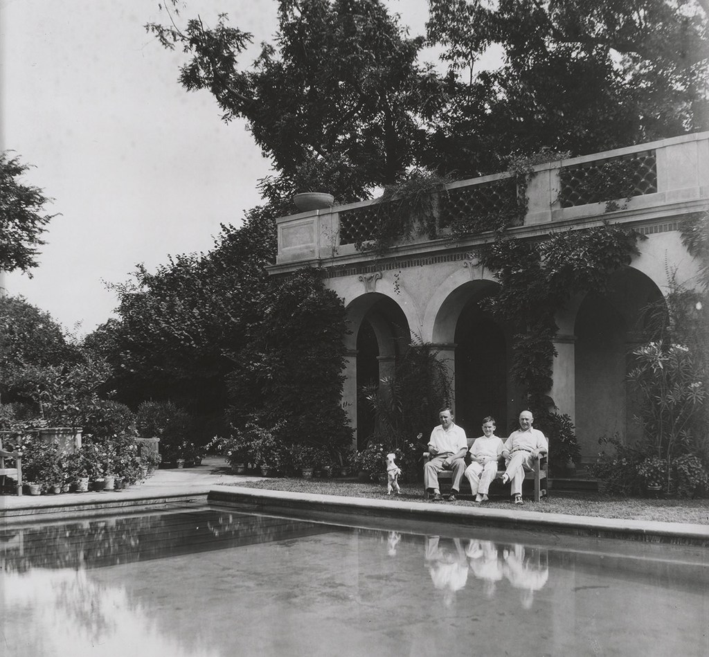 Men and dog sitting by the Swimming Pool, 1930–1935 (detail)