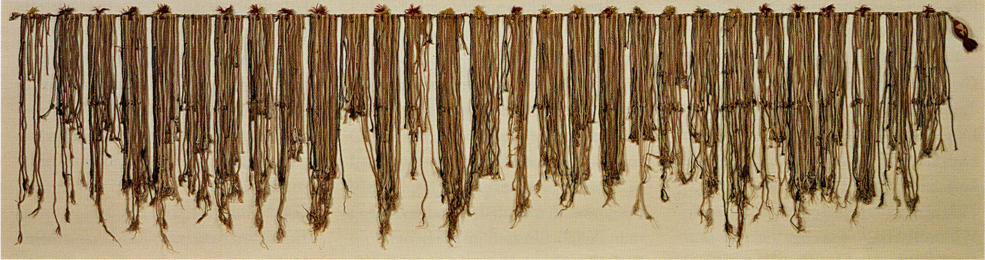 Fig. 30: Pendant khipu (ANT.019236.001: Yale Peabody Museum of Natural History)