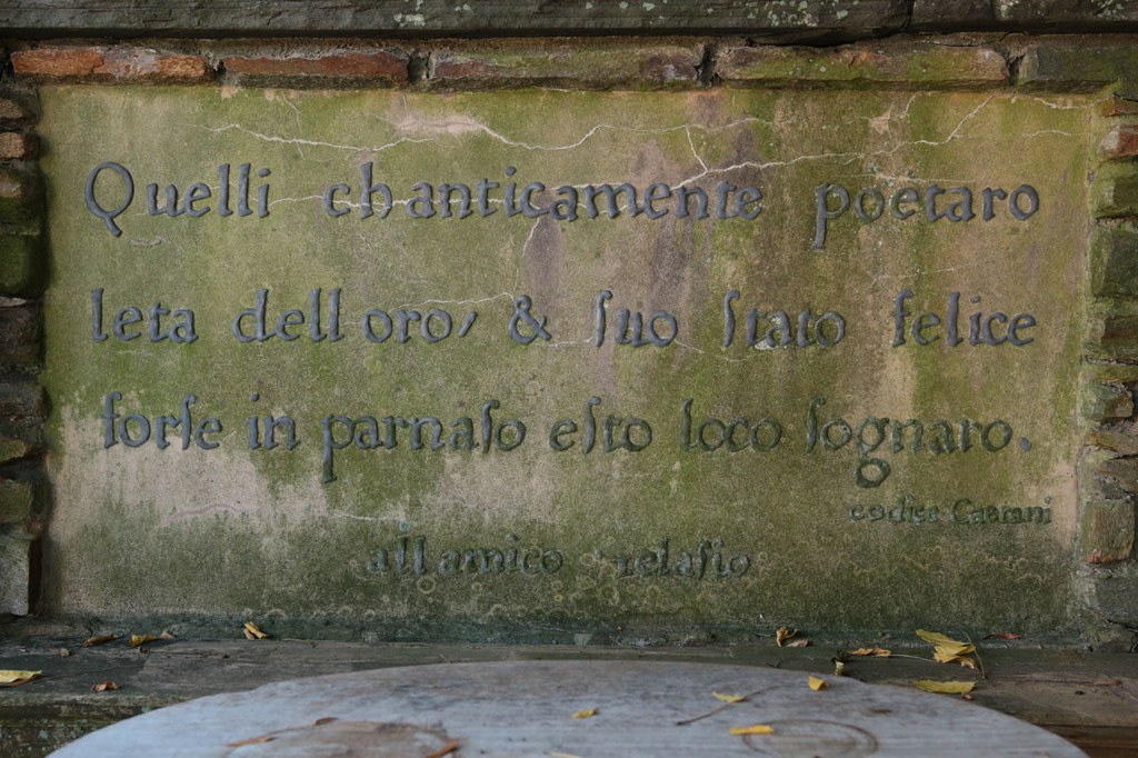 Inscription in Italian from Dante's Purgatorio set into a wall